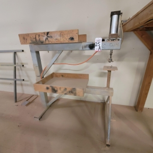 PNEUMATIC SHOP SEAT PRESS, OUT OF SERVICE - NEEDS WORK-25A