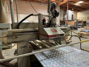 2001 KOMO CNC ROUTER, MODEL VR 510 MACH ONE, GE FANUC SERIES 210i-M CONTROL, 5' X 10' VACUUM TABLE, 8-STATION TOOL CHANGER, S/N 36327-03-01-01-33