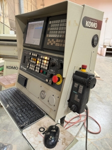 2001 KOMO CNC ROUTER, MODEL VR 510 MACH ONE, GE FANUC SERIES 210i-M CONTROL, 5' X 10' VACUUM TABLE, 8-STATION TOOL CHANGER, S/N 36327-03-01-01-33