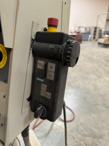 2001 KOMO CNC ROUTER, MODEL VR 510 MACH ONE, GE FANUC SERIES 210i-M CONTROL, 5' X 10' VACUUM TABLE, 8-STATION TOOL CHANGER, S/N 36327-03-01-01-33