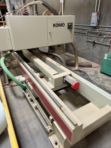 2001 KOMO CNC ROUTER, MODEL VR 510 MACH ONE, GE FANUC SERIES 210i-M CONTROL, 5' X 10' VACUUM TABLE, 8-STATION TOOL CHANGER, S/N 36327-03-01-01-33