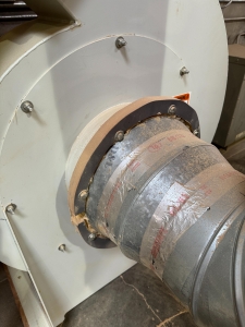 2001 LMC DUST COLLECTION SYSTEM, MODEL 360IR915B, 10 HP, S/N 02640, W/ BLOWER, (6) BAGS-35