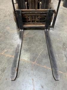 NISSAN ELECTRIC FORKLIFT, MODEL CP1B2L25S, 4,000 LB CAPACITY, 3-STAGE MAST, SIDE SHIFT, SOLID TIRES, 4' FORKS, LOAD LIGHTS, APPROX. 11,751 HOURS, S/N CP1B2-000219, W/ POWERHOUSE BATTERY CHARGER, (DELAYED PICKUP UNTIL FEBRUARY 20)-36