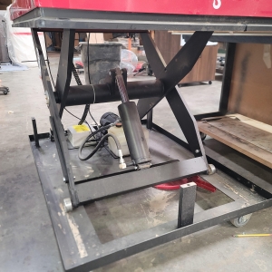 SCISSOR LIFT TABLE, 4' X 3', 2,000 LB CAPACITY, ON CASTERS-37