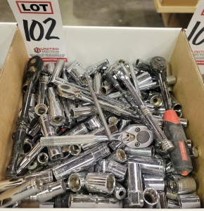 LOT - SOCKETS AND RATCHETS-102