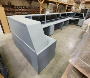 U-SHAPED DESK CONFIGURATION W/ LOW-PROFILE HUTCH, DIM: 20' X 6'-165