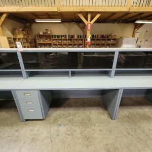 U-SHAPED DESK CONFIGURATION W/ LOW-PROFILE HUTCH, DIM: 20' X 6'-165