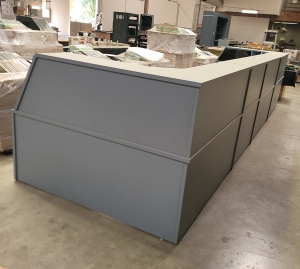 U-SHAPED DESK CONFIGURATION W/ LOW-PROFILE HUTCH, DIM: 20' X 6'-165