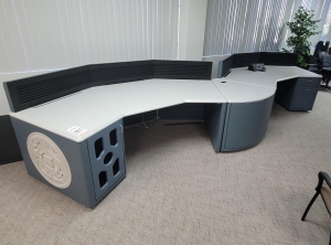 LOT - (2) COCKPIT STYLE GULLWING CONFIGURATIONS W/ HYDRAULIC LIFTING SYSTEM, SLATWALLS, CPU STORAGE, DRAWER PEDESTAL AND PIE-SHAPED TRANSITION, COLOR: GRANITE & STEEL BLUE-183