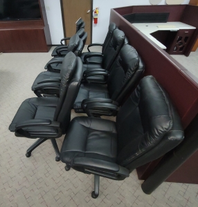 LOT - (8) PLUSH LEATHER HIGH BACK CONFERENCE ROOM CHAIRS W/ PNEUMATIC SEAT ADJUSTMENT-190