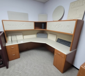 L-SHAPE MODULAR WORKSTATION W/ STORAGE, MONITOR FLIP PANEL, HUTCH, COLOR: CHERRY & SAND PEBBLE, DIM: 84" X 84"-196