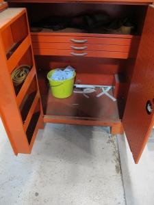 LOT (2) TOOL CABINETS (G-49) LOADING & HANDLING FEE 15-