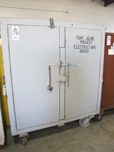 ROLLING 2-DOOR HEAVY DUTY CABINET (G-49) LOADING & HANDLING FEE $25-