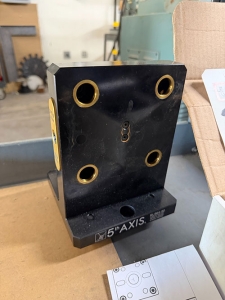 LOT - (1) 5TH AXIS 90 DEGREE ADAPTER MOUNT, MODEL RL96A-90 AND (1) 5TH AXIS 96 MM MASTER GAUGING PALLET, MODEL RL96-MP-32