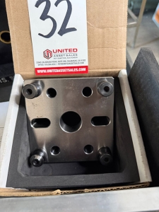 LOT - (1) 5TH AXIS 90 DEGREE ADAPTER MOUNT, MODEL RL96A-90 AND (1) 5TH AXIS 96 MM MASTER GAUGING PALLET, MODEL RL96-MP-32