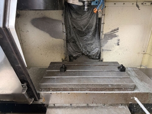 1992 HAAS VF-0 CNC VERTICAL MACHINING CENTER, TABLE: 26" X 14", XYZ TRAVELS: 20" X 16" X 20", CAT 40 TAPER, 7,500 RPM SPINDLE, 20 ATC, 7.5 HP, S/N 1870-34A