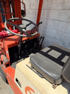 TOYOTA LPG FORKLIFT, MODEL 2FG15, 3,000 LB CAPACITY, 3-STAGE MAST, 3' FORKS, PNEUMATIC TIRES, LOAD LIGHTS, S/N 11511, (NOTE: NO HOUR METER ON THIS LIFT)-100