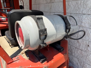 TOYOTA LPG FORKLIFT, MODEL 2FG15, 3,000 LB CAPACITY, 3-STAGE MAST, 3' FORKS, PNEUMATIC TIRES, LOAD LIGHTS, S/N 11511, (NOTE: NO HOUR METER ON THIS LIFT)-100