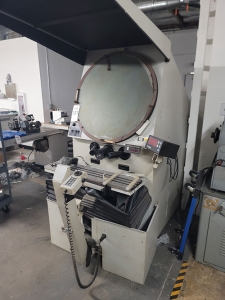 SCHERR TUMICO 30" OPTICAL COMPARATOR, MODEL 22-2600, S/N T902001, W/ ST IND. DRO-107