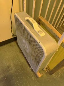 LOT - (3) 18" BOX FANS AND (1) BLOW DRYER-119