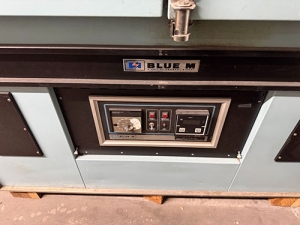 BLUE M INDUSTRIAL OVEN, (OUT OF SERVICE), MODEL DC-136F, S/N DC-2661, TEMP RANGE: 343°C/650°F-132