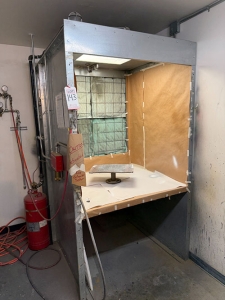 SPRAYLINE MFG. SPRAY BOOTH, BENCH TYPE, LIGHTED, 48"W X 5'-2"L X 7'-2"HT, MODEL SL-ISB-457B, 1 HP EXHAUST FAN, (4) 20" X 20" EXHAUST FILTERS, W/ PYRO-CHEM PCI-35 ABC FIRE SUPPRESSION SYSTEM, PYRO-CHEM NMCH3 CONTROL HEAD-143