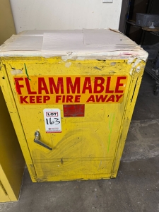 EAGLE FLAMMABLE LIQUID STORAGE CABINET, 2-GAL CAP, MODEL 1925, 24" X 18" X 35" HT-163