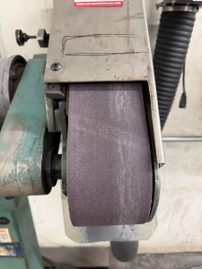 BURR KING 4" TWO WHEEL BELT GRINDER ON PEDESTAL BOLTED TO STEEL SKID, MODEL 960-6