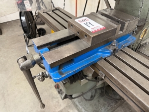 KURT 8" MACHINE VISE, W/ HANDLE-19