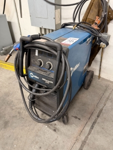 MILLER MILLERMATIC 252 WELDING POWER SOURCE, STOCK NO. 907322, S/N MF050678N-38