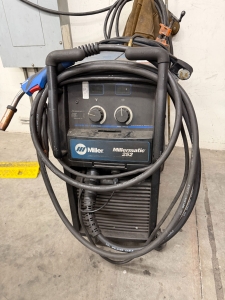 MILLER MILLERMATIC 252 WELDING POWER SOURCE, STOCK NO. 907322, S/N MF050678N-38