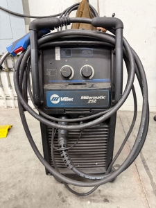 MILLER MILLERMATIC 252 WELDING POWER SOURCE, STOCK NO. 907322, S/N MF050678N-38