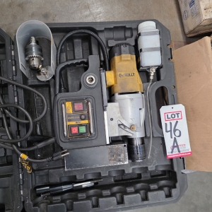 DEWALT DWE1622 MAG DRILL, W/ CASE-46A