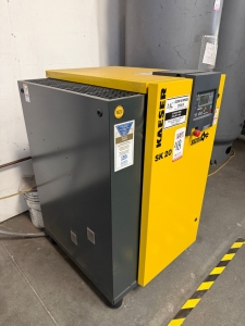 2023 KAESER SK 20 AIR COMPRESSOR, ROTARY SCREW TYPE, 20 HP, SIGMA CONTROL 2 DIGITAL CONTROLLER, ENCLOSED CABINET, S/N 2029-9261505-48