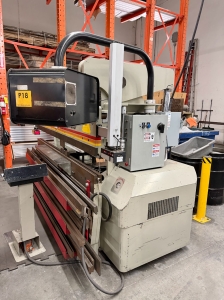 1991 ACCURPRESS 7608 PRESS BRAKE, 60 TON X 8' BED, ACCURPRESS CNC GAUGE SYSTEM, S/N 1846-55