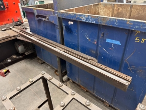 1991 AMADA 3060 POWER SQUARING SHEAR, FOOT PEDAL, FRONT SUPPORT ARMS, OPERATOR CONTROL PANEL, SHEET METAL FABRICATION SUPPORT, S/N 30600619-56