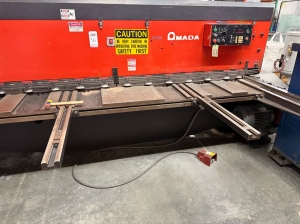 1991 AMADA 3060 POWER SQUARING SHEAR, FOOT PEDAL, FRONT SUPPORT ARMS, OPERATOR CONTROL PANEL, SHEET METAL FABRICATION SUPPORT, S/N 30600619-56