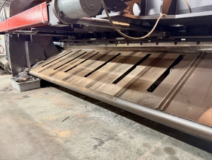 1991 AMADA 3060 POWER SQUARING SHEAR, FOOT PEDAL, FRONT SUPPORT ARMS, OPERATOR CONTROL PANEL, SHEET METAL FABRICATION SUPPORT, S/N 30600619-56