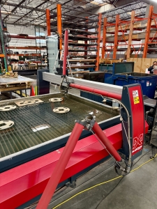 OMAX-2022 OMAX MAXIEM M2040 ABRASIVE WATERJET CUTTING SYSTEM, 3-AXIS CUTTING HEAD, TABLE SIZE: 13' 4" X 7'0" XY,  CUTTING TRAVEL: 13' 4" X 6' 8", Z-AXIS TRAVEL: 12", MAXJET 5I NOZZLE, 600 LB. ABRASIVE HOPPER, PULL-TO-OPEN VALVE SINGLE NOZZLE, WATER FILTER, CUTTING TABLE, S/N M20405268-57