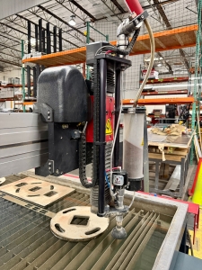 OMAX-2022 OMAX MAXIEM M2040 ABRASIVE WATERJET CUTTING SYSTEM, 3-AXIS CUTTING HEAD, TABLE SIZE: 13' 4" X 7'0" XY,  CUTTING TRAVEL: 13' 4" X 6' 8", Z-AXIS TRAVEL: 12", MAXJET 5I NOZZLE, 600 LB. ABRASIVE HOPPER, PULL-TO-OPEN VALVE SINGLE NOZZLE, WATER FILTER, CUTTING TABLE, S/N M20405268-57