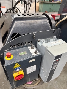 OMAX-2022 OMAX MAXIEM M2040 ABRASIVE WATERJET CUTTING SYSTEM, 3-AXIS CUTTING HEAD, TABLE SIZE: 13' 4" X 7'0" XY,  CUTTING TRAVEL: 13' 4" X 6' 8", Z-AXIS TRAVEL: 12", MAXJET 5I NOZZLE, 600 LB. ABRASIVE HOPPER, PULL-TO-OPEN VALVE SINGLE NOZZLE, WATER FILTER, CUTTING TABLE, S/N M20405268-57