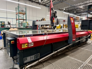 OMAX-2022 OMAX MAXIEM M2040 ABRASIVE WATERJET CUTTING SYSTEM, 3-AXIS CUTTING HEAD, TABLE SIZE: 13' 4" X 7'0" XY,  CUTTING TRAVEL: 13' 4" X 6' 8", Z-AXIS TRAVEL: 12", MAXJET 5I NOZZLE, 600 LB. ABRASIVE HOPPER, PULL-TO-OPEN VALVE SINGLE NOZZLE, WATER FILTER, CUTTING TABLE, S/N M20405268-57