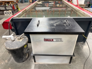 OMAX-2022 OMAX MAXIEM M2040 ABRASIVE WATERJET CUTTING SYSTEM, 3-AXIS CUTTING HEAD, TABLE SIZE: 13' 4" X 7'0" XY,  CUTTING TRAVEL: 13' 4" X 6' 8", Z-AXIS TRAVEL: 12", MAXJET 5I NOZZLE, 600 LB. ABRASIVE HOPPER, PULL-TO-OPEN VALVE SINGLE NOZZLE, WATER FILTER, CUTTING TABLE, S/N M20405268-57