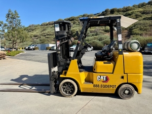 2023 CATERPILLAR LPG FORKLIFT, MODEL GC40K, 8,000 LB CAPACITY, 3-STAGE MAST, SIDE SHIFT, 8' FORKS, SOLID CUSHION TIRES, LOAD LIGHTS, REARVIEW MIRRORS, CLEARCAP RAINCAP, APPROX. 498 HOURS, S/N AT87B11599-63