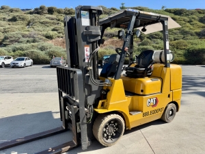 2023 CATERPILLAR LPG FORKLIFT, MODEL GC40K, 8,000 LB CAPACITY, 3-STAGE MAST, SIDE SHIFT, 8' FORKS, SOLID CUSHION TIRES, LOAD LIGHTS, REARVIEW MIRRORS, CLEARCAP RAINCAP, APPROX. 498 HOURS, S/N AT87B11599-63
