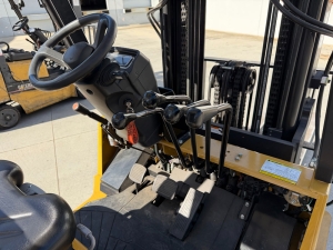 2023 CATERPILLAR LPG FORKLIFT, MODEL GC40K, 8,000 LB CAPACITY, 3-STAGE MAST, SIDE SHIFT, 8' FORKS, SOLID CUSHION TIRES, LOAD LIGHTS, REARVIEW MIRRORS, CLEARCAP RAINCAP, APPROX. 498 HOURS, S/N AT87B11599-63