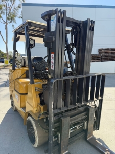 2023 CATERPILLAR LPG FORKLIFT, MODEL GC40K, 8,000 LB CAPACITY, 3-STAGE MAST, SIDE SHIFT, 8' FORKS, SOLID CUSHION TIRES, LOAD LIGHTS, REARVIEW MIRRORS, CLEARCAP RAINCAP, APPROX. 498 HOURS, S/N AT87B11599-63