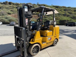 2023 CATERPILLAR LPG FORKLIFT, MODEL GC40K, 8,000 LB CAPACITY, 3-STAGE MAST, SIDE SHIFT, 8' FORKS, SOLID CUSHION TIRES, LOAD LIGHTS, REARVIEW MIRRORS, CLEARCAP RAINCAP, APPROX. 498 HOURS, S/N AT87B11599-63