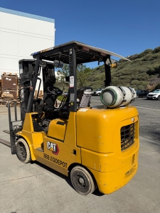 2023 CATERPILLAR LPG FORKLIFT, MODEL GC40K, 8,000 LB CAPACITY, 3-STAGE MAST, SIDE SHIFT, 8' FORKS, SOLID CUSHION TIRES, LOAD LIGHTS, REARVIEW MIRRORS, CLEARCAP RAINCAP, APPROX. 498 HOURS, S/N AT87B11599-63