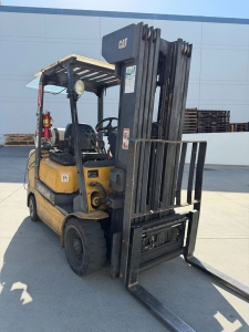 2004 CATERPILLAR LPG FORKLIFT, MODEL GC30K, 6,000 LB CAPACITY, 4-STAGE MAST, SIDE SHIFT, 5' FORKS, SOLID CUSHION TIRES, LOAD LIGHTS, REARVIEW MIRRORS, REAR SAFETY BEACON, CLEARCAP RAINCAP, APPROX. 8,077 HOURS, S/N AT83E00502, (DELAYED PICKUP UNTIL TUESDAY, AUGUST 18)-64